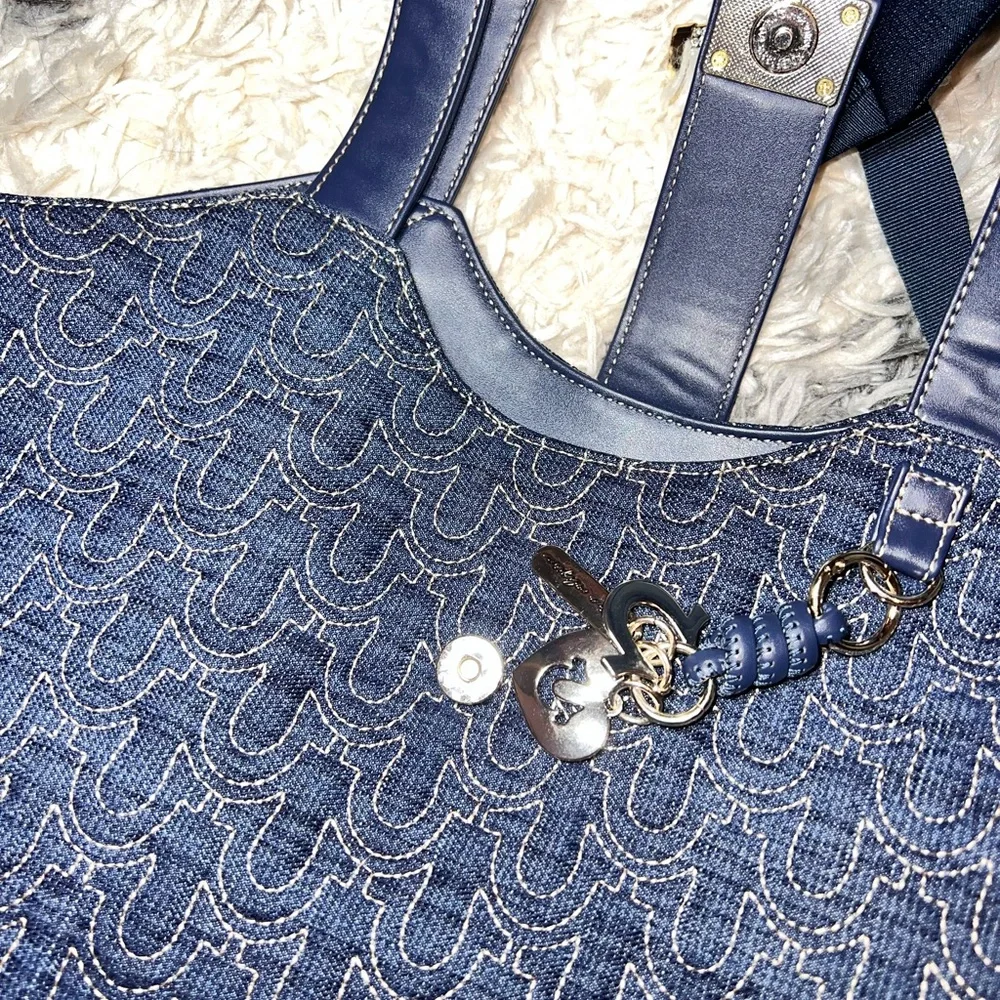 FREE GIFT WITH PURCHASE True Religion Blue Patterned Shoulder Bag
